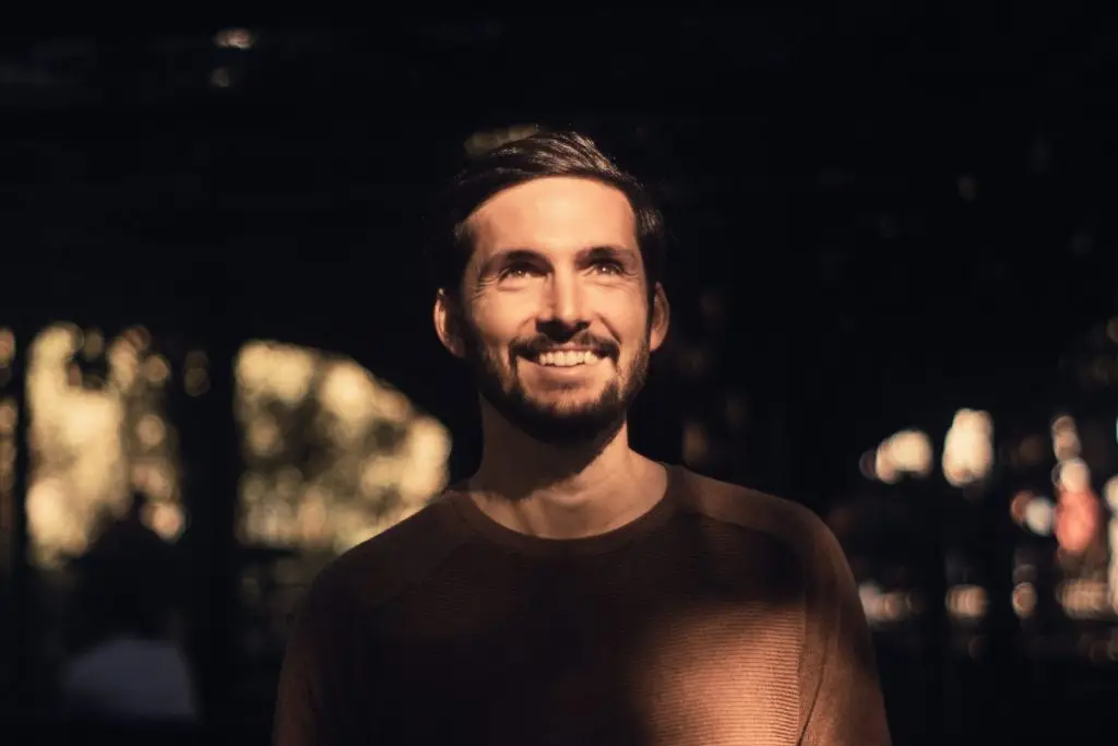 Zé Maria a atuar no Clube de Fado em Alfama, Lisboa