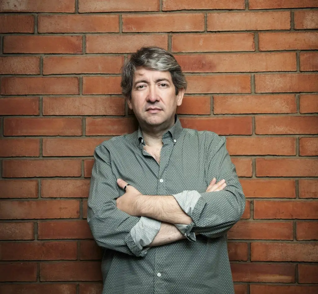 Carlos Leitão a atuar no Clube de Fado em Alfama, Lisboa