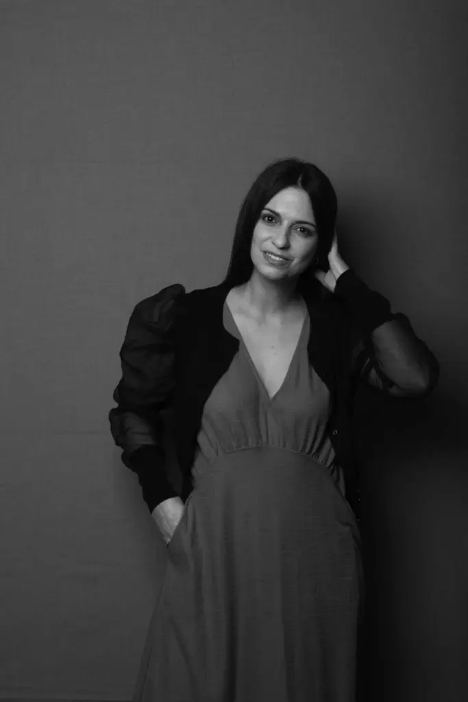 Lina a atuar no Clube de Fado em Alfama, Lisboa